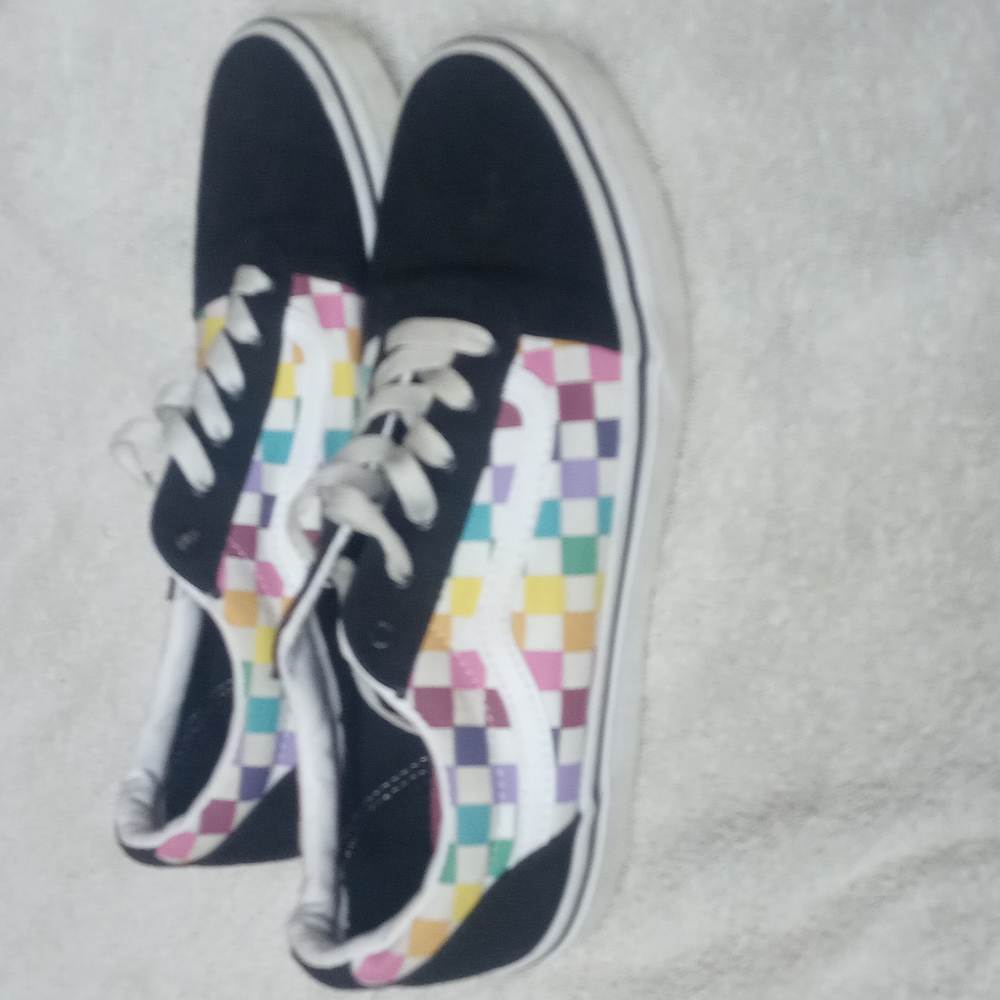 Tennis shoes